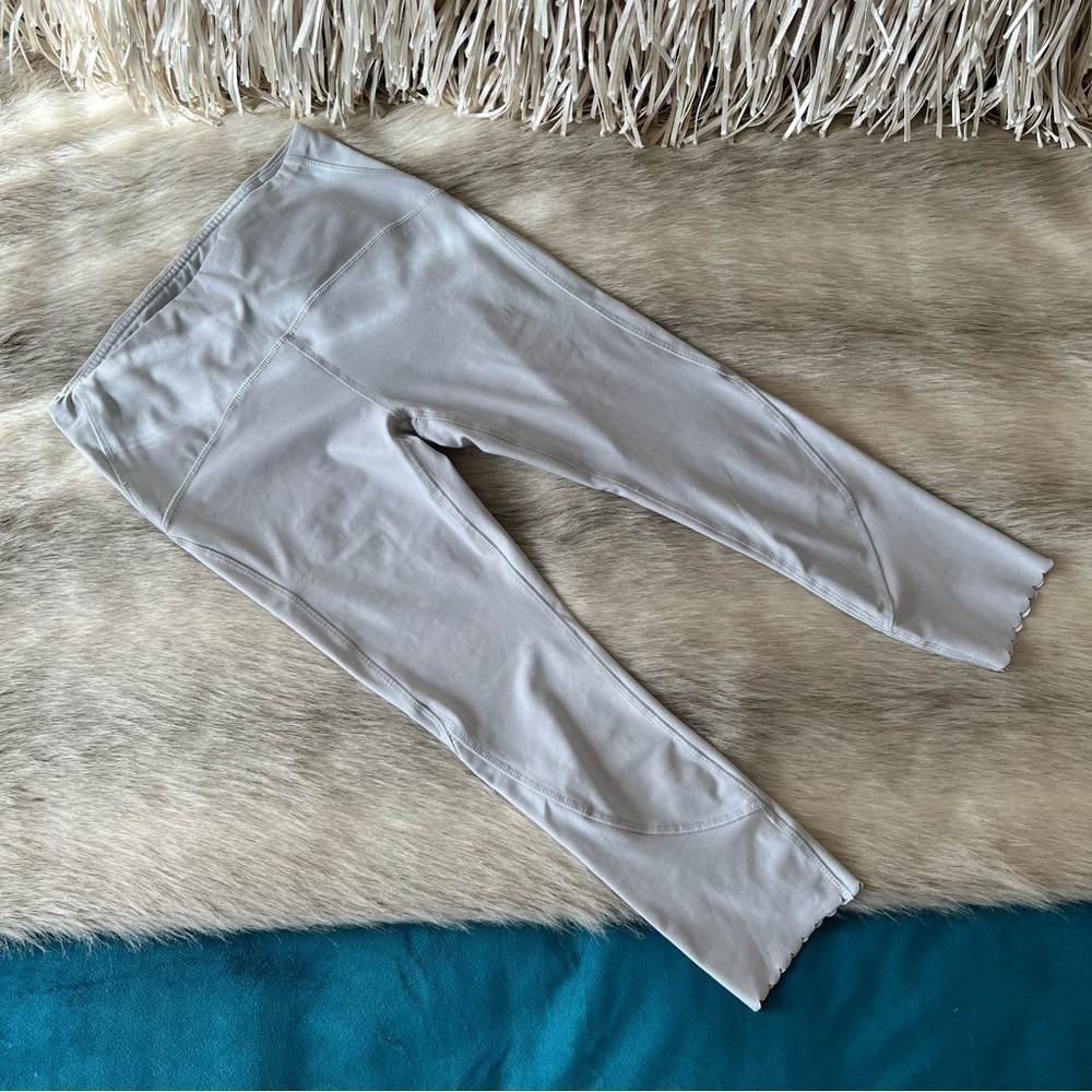 REEBOK Light Gray Cropped Leggings S Scalloped Edges